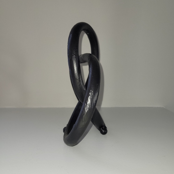 Metal Pretzel Decoration - Picture 2 of 3